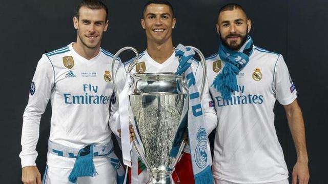 利物浦当地的阿诺德纪念壁画被破坏，记者：工作人员正在修复（利物浦阿诺德纪念壁画遭破坏，记者称修复工作已展开）