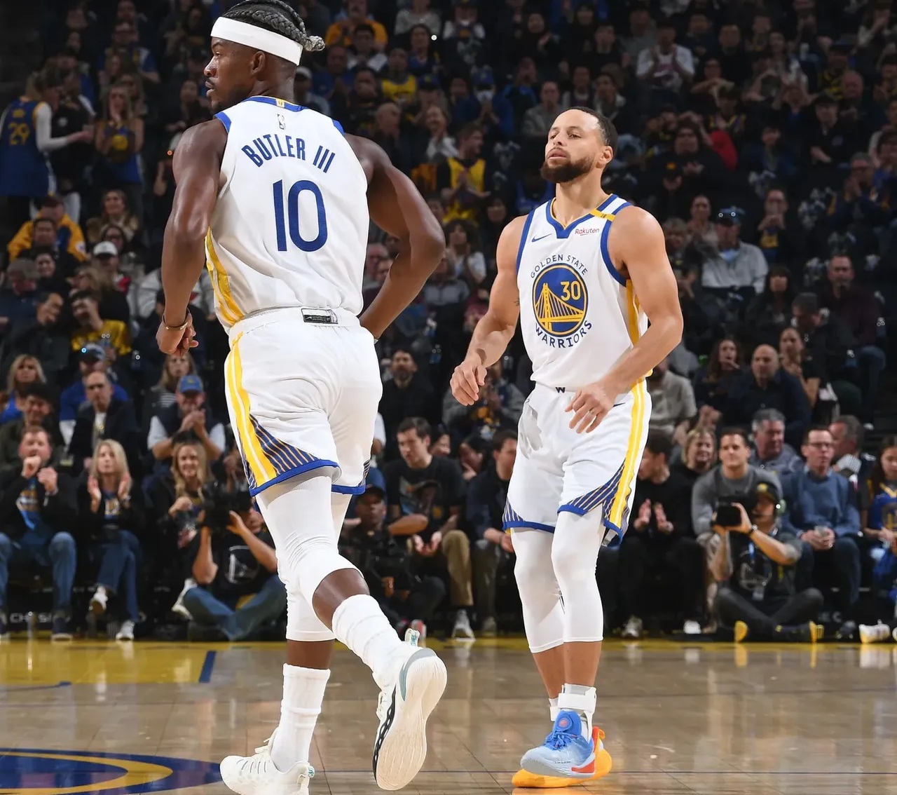 詹姆斯：无论我们有谁登场都要迎接挑战 做好进攻执行和防守配合（詹姆斯：不管谁出场都要迎战挑战，进攻执行与防守配合必须到位）