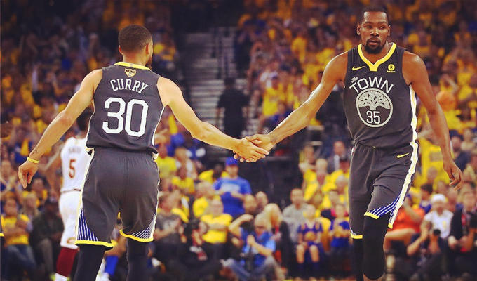 布克称雷霆防守靠拉扯！戴格诺特：我们只专注于球场实际表现（布克批雷霆防守靠拉扯，戴格诺特回应：我们只关注场上实际表现）