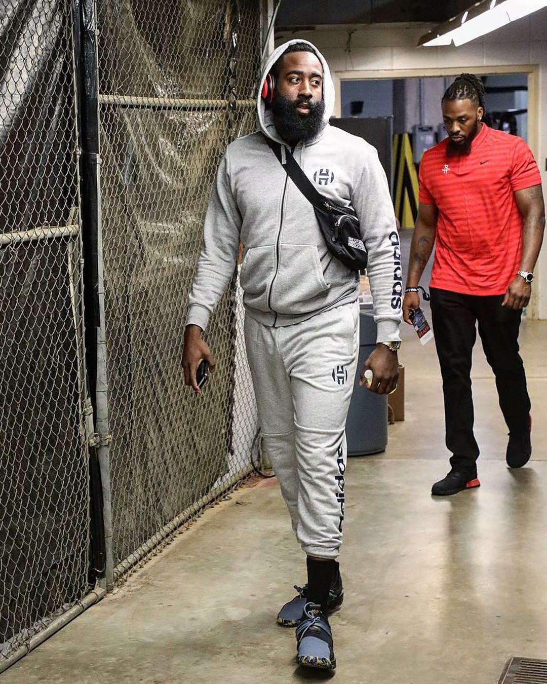 NBA历史单场命中12记或以上三分场次最多：库里5场&克莱3场（NBA史上单场至少命中12个三分球的场次最多：库里5场，克莱3场）