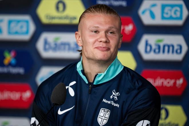 梅西正面交锋穆勒夺冠！梅西vs穆勒交手记录升至4胜7负（梅西与穆勒巅峰对决争冠，交手战绩更新至4胜7负）