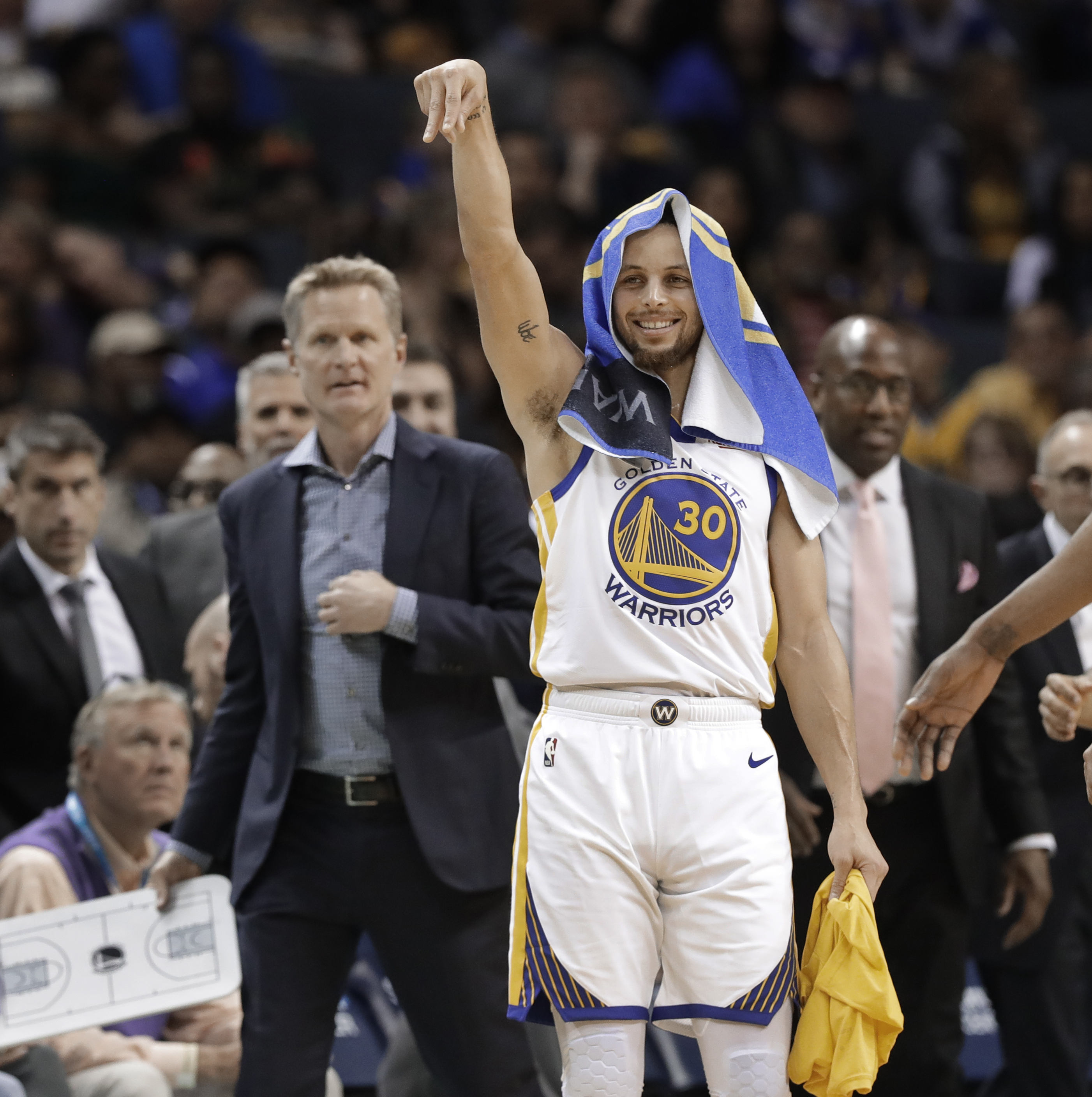 申花发布球队32岁生日海报，却把“32nd”写成“32th”（申花32岁生日海报闹乌龙，32nd被写成32th）