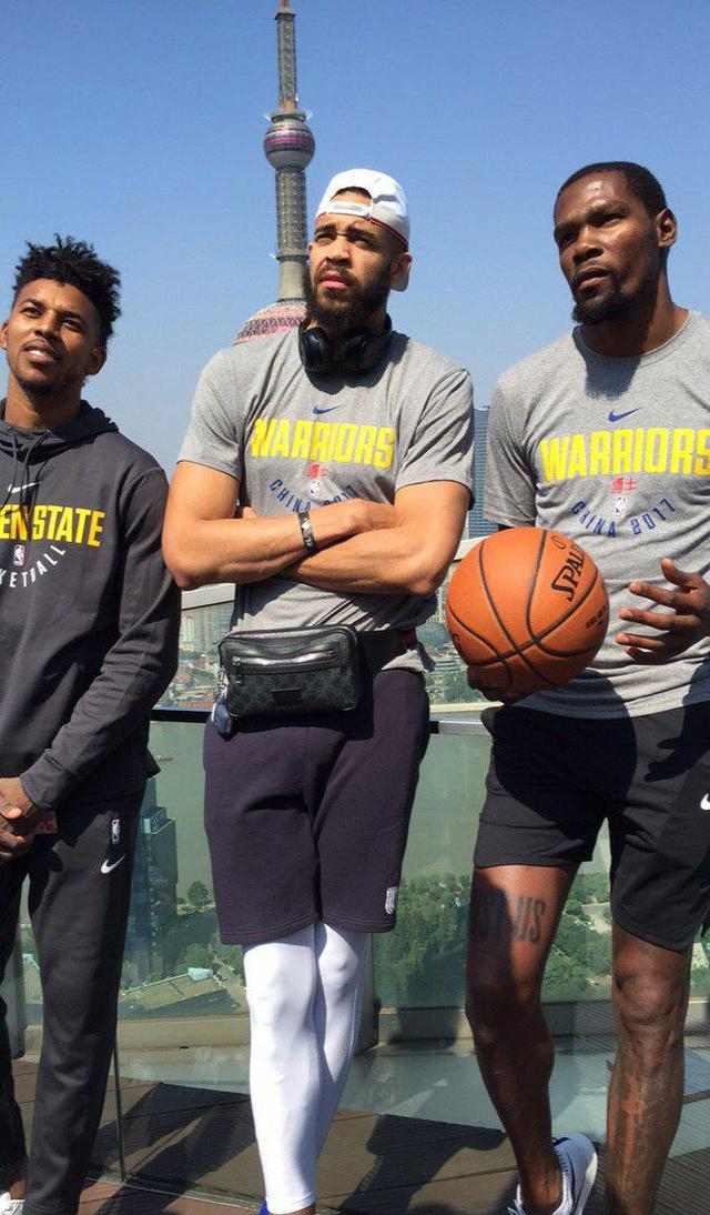 十秒钟连续过三人，离谱（十秒内连过三人，简直逆天）