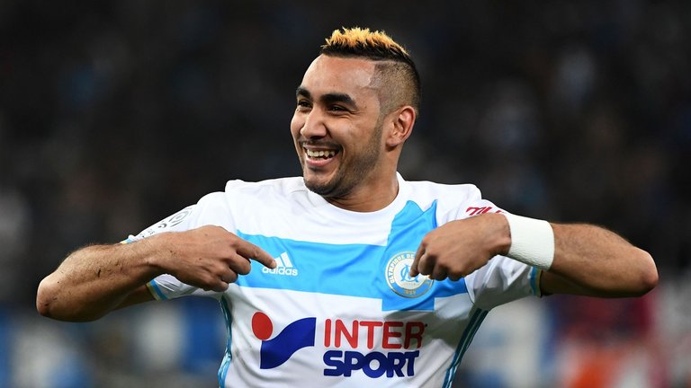 费尔明：巴萨没人因竞争位置产生矛盾，希望明年能拿欧冠和世界杯（费尔明：巴萨位置竞争不生矛盾，期望明年问鼎欧冠与世界杯）