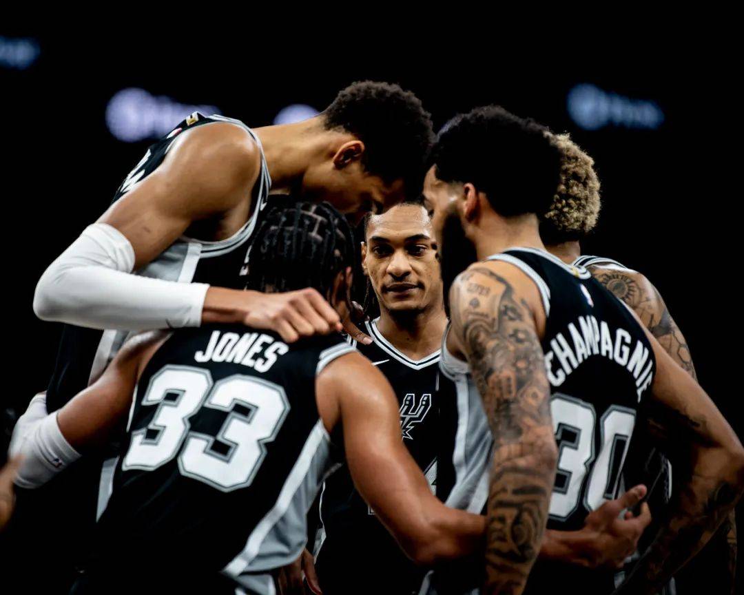 足球法甲豪门积极引援，锁定两大目标（法甲豪门积极补强，目标锁定两将）