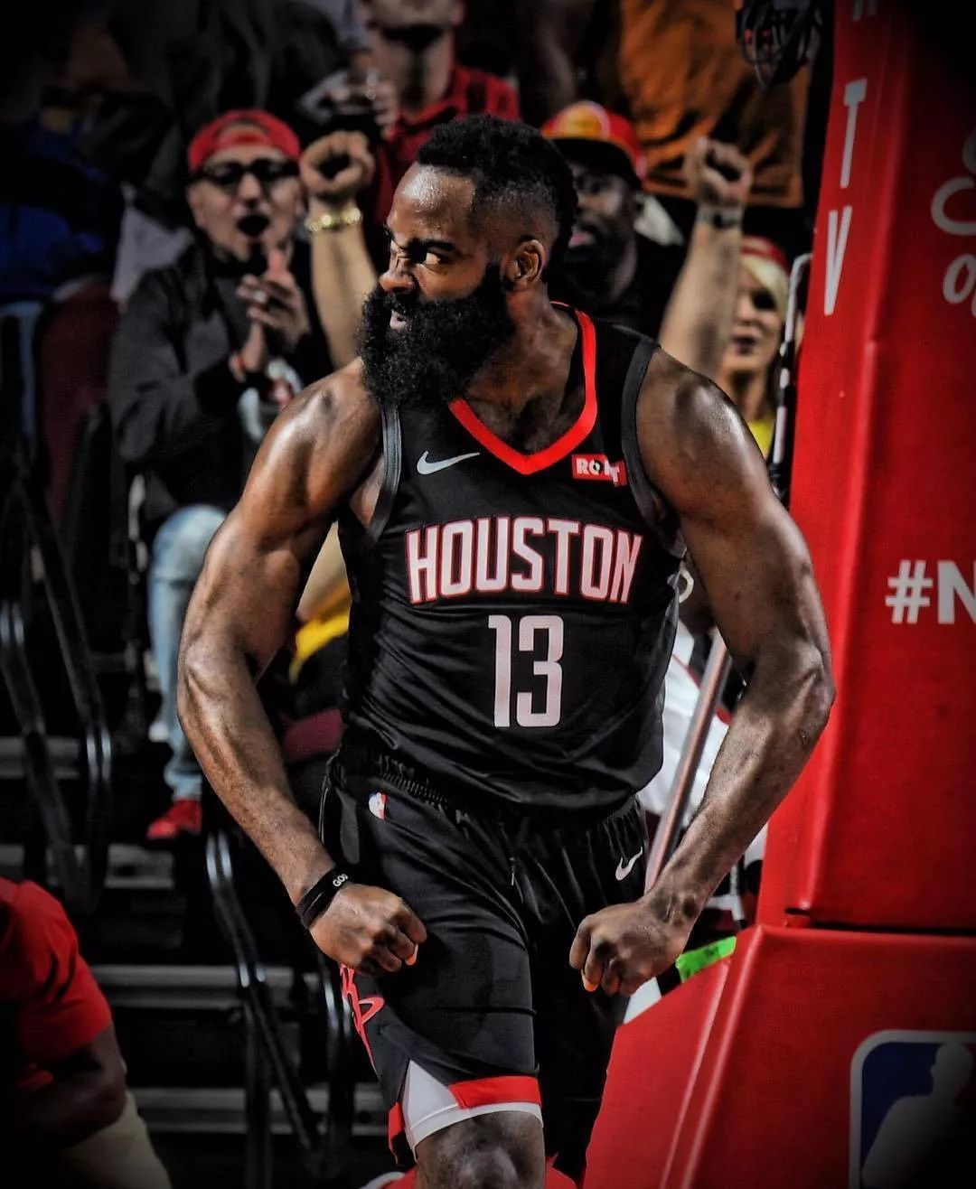 本泽马：皇马缺少有经验的人，能站出来说“这个地方你做错了”（本泽马称皇马缺乏能站出来直言指错的老将）