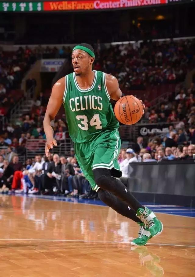 再战发展联盟！赛前杨瀚森与队友一同观看录像（备战发展联盟！杨瀚森赛前与队友一起研究录像）