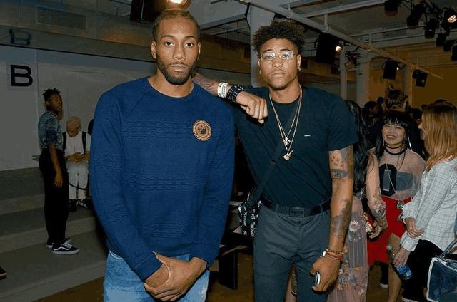 英超中游陷大乱斗！11队仅差6分，曼联利物浦等四队同积26分（英超中游混战白热化：11队分差仅6分，曼联、利物浦等四队同积26分）