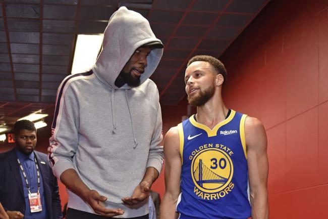 意媒：黄潜考虑买断那不勒斯租将拉法-马林，皇马握有回购权（意媒：比利亚雷亚尔考虑买断租借自那不勒斯的拉法-马林，皇马拥有回购权）