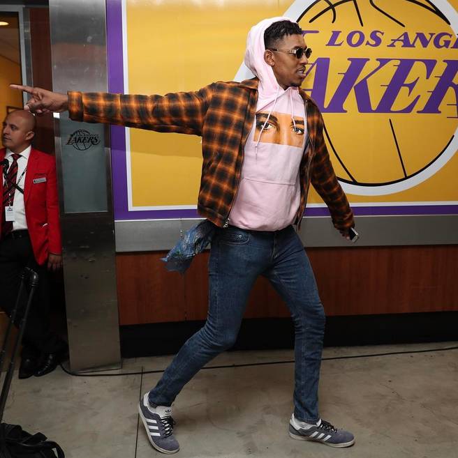 阿莱格里：防守是全队的事，要想赢得比赛就必须弄脏裤子（阿莱格里：防守需全员参与，想赢球就得不怕弄脏球衣）