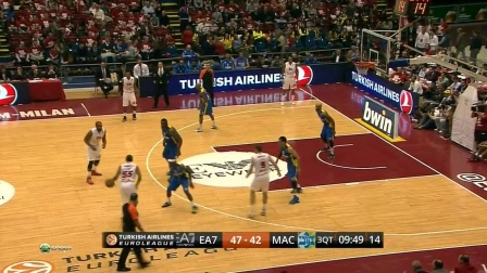 萨哈：博学的亨利未来有机会执教枪手；高兴看到曼联热身状态（萨哈：亨利学识广博，未来或执教阿森纳；对曼联热身状态感到高兴）