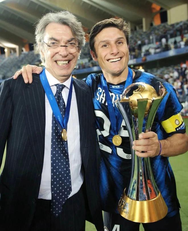 TA：多家豪门关注小将斯密特，阿尔克马尔对其估价约6000万欧（TA：阿尔克马尔为新星斯密特标价约6000万欧，多家豪门密切关注）