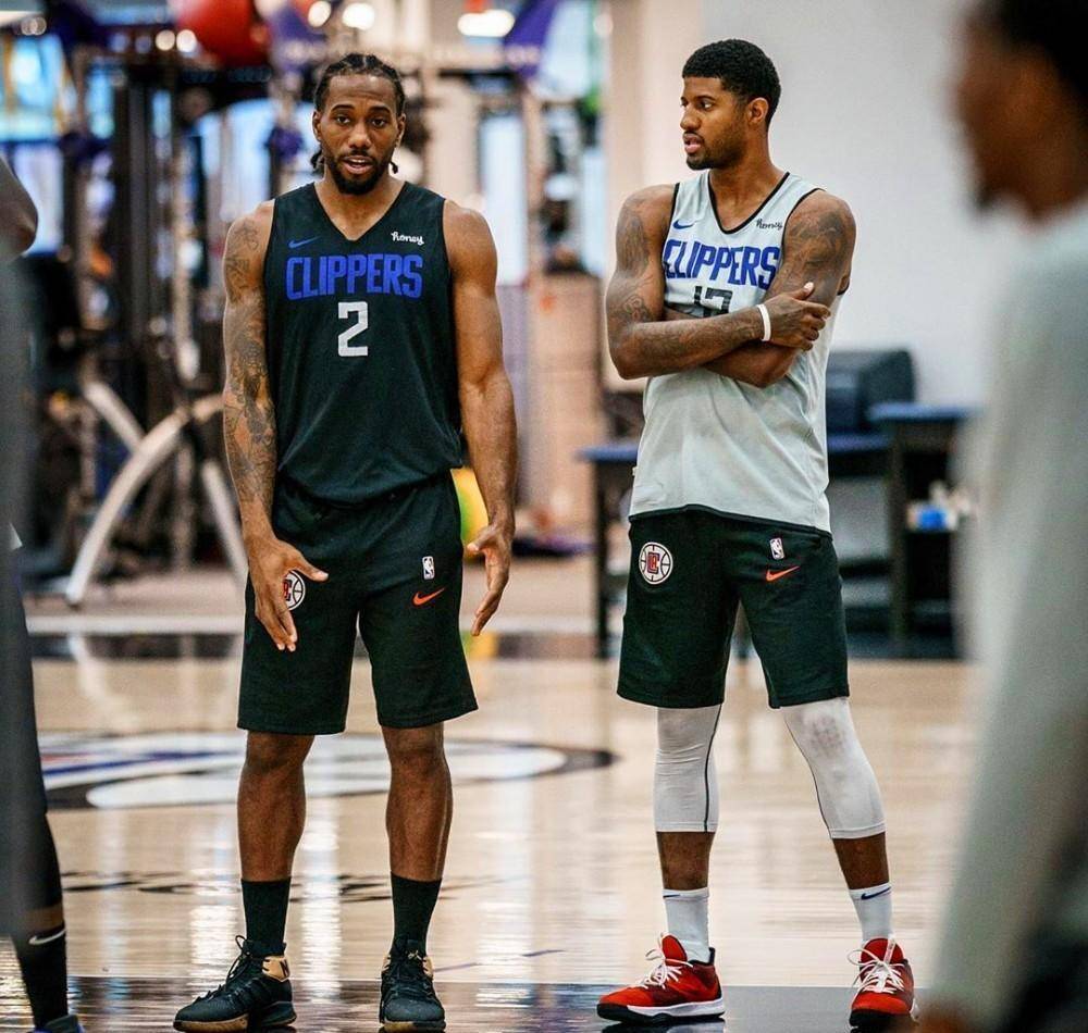 阿莫林：库尼亚已归队，有两人出战成疑；不会看谩骂我的言论（阿莫林：库尼亚已回归，两名球员出场存疑；对辱骂我的言论不予理会）