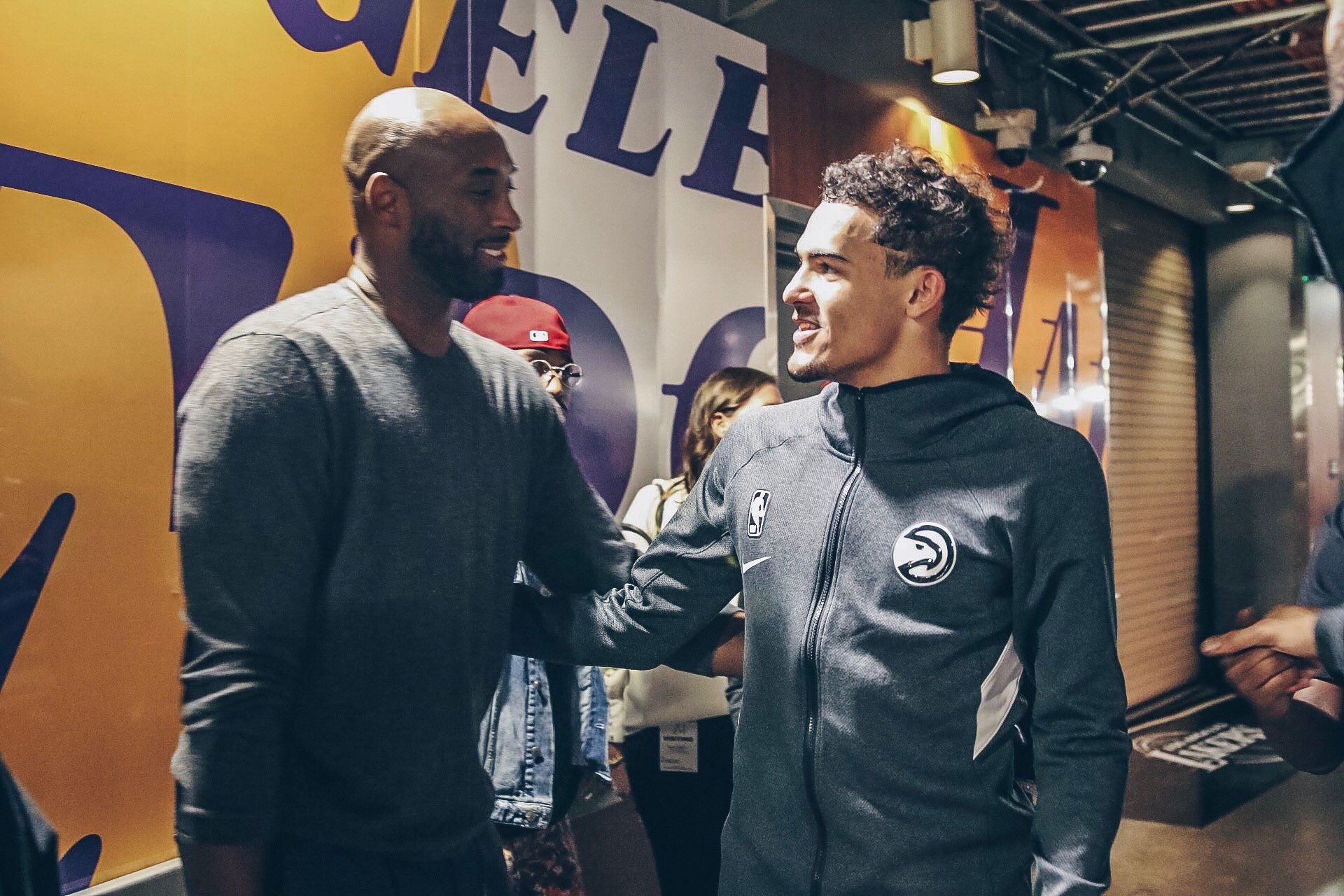 记者：热刺有意签下奥莫罗迪翁，也在寻找一名左边锋和左后卫（据记者消息，热刺有意引进奥莫罗迪翁，同时寻找左边锋与左后卫）