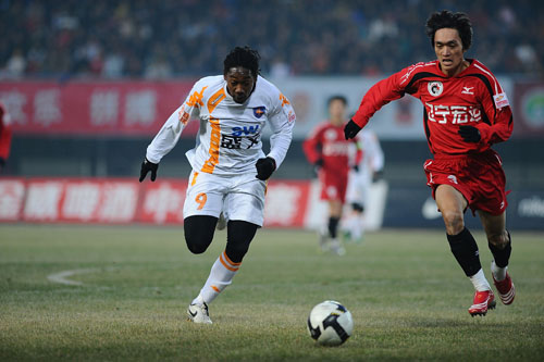 巴萨新星登场攻入制胜球（巴萨小将替补出场打入致胜一球）