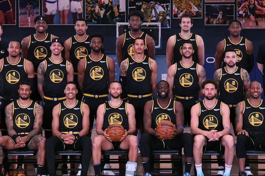 混团世界杯！爆大冷，国乒首败，世界冠军被翻盘，王曼昱疯狂逆转（混合团体世界杯上演冷门！国乒吞下首败，世冠惨遭逆转，王曼昱惊天翻盘）