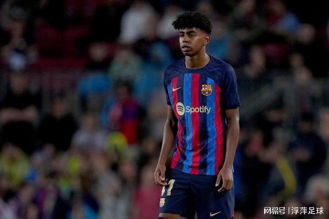 太炸裂！39岁霍福德首节三分4中4 连续外线命中让勇士主场沸腾（炸翻全场！39岁霍福德首节三分4投4中，连续命中点燃勇士主场）