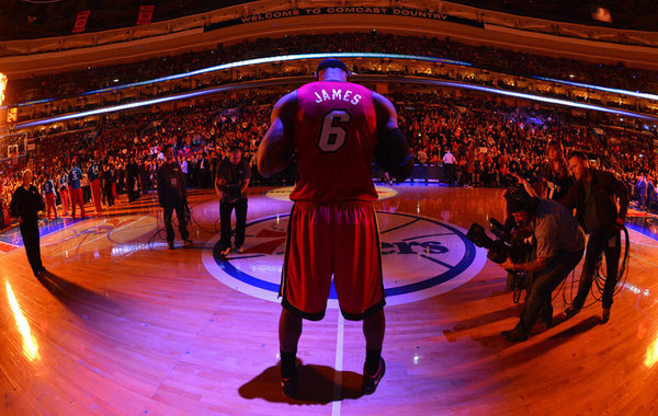 经历车祸事件后首次出场，何塞普：对未来挑战有更清晰的认识（车祸后首次亮相，何塞普：对未来挑战更加明确）