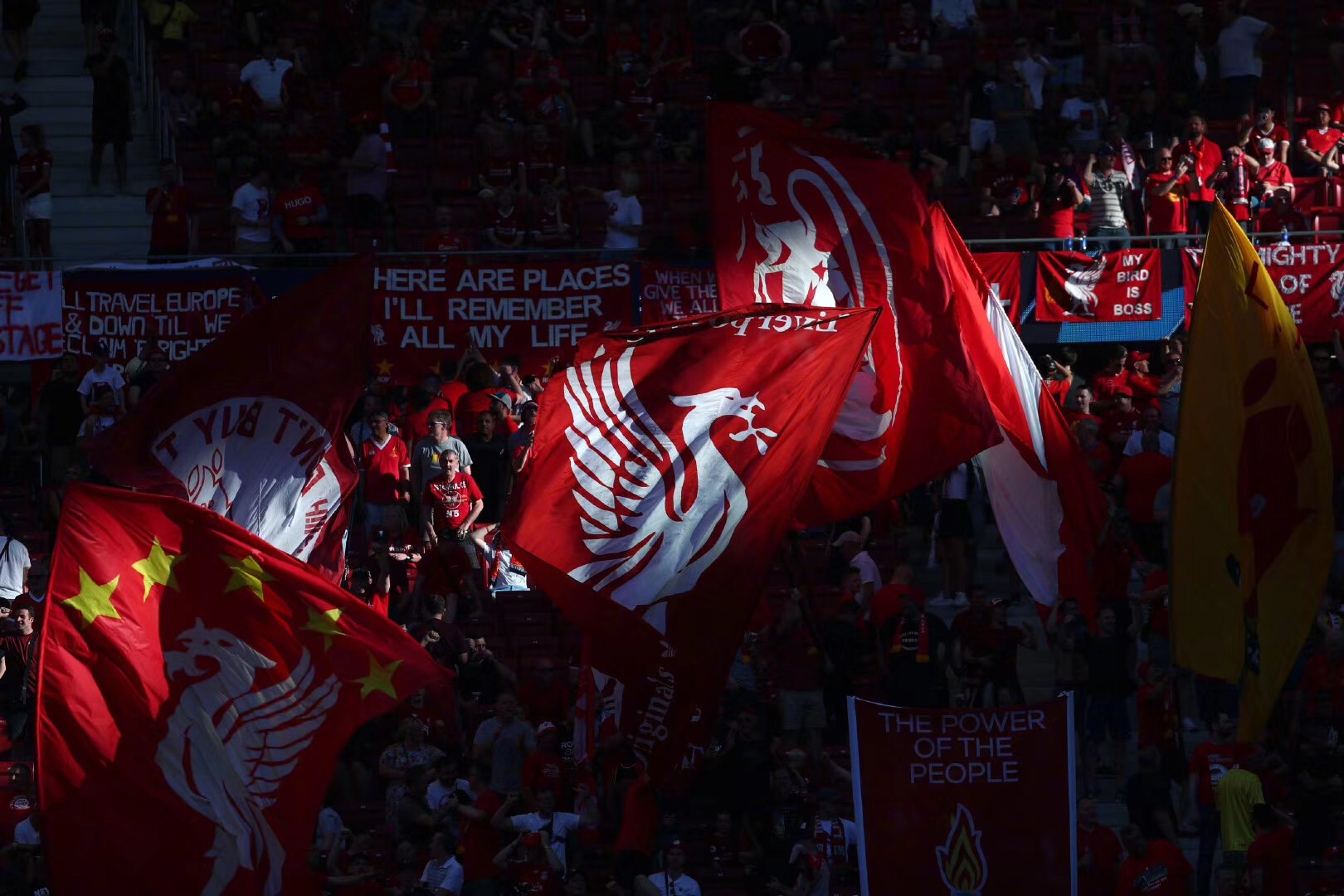 上海久事以111-72大胜四川丰谷，展现强大实力，全队多点开花，四川队虽努力但难敌强队。（上海久事111-72大胜四川丰谷：多点开花显统治力，四川虽拼仍难抵强敌）