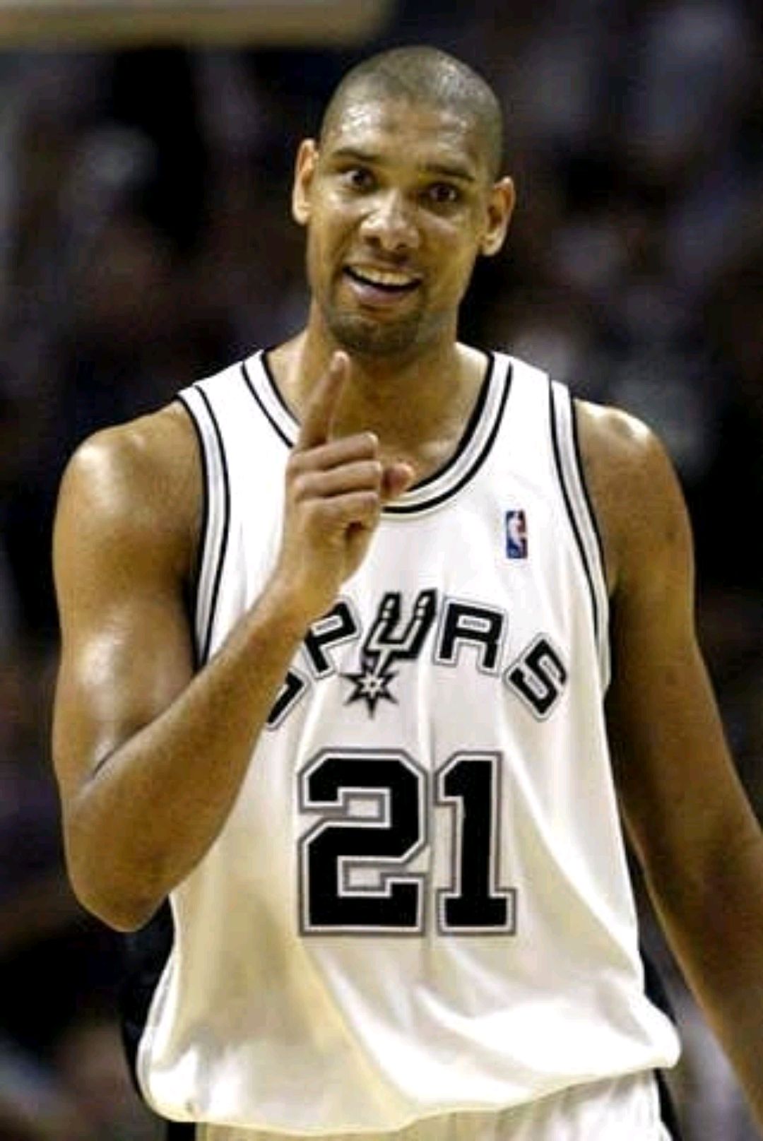 自杀事件后两年，贝卡-贝卡重回赛场并再度取得进球（自杀风波过去两年，贝卡-贝卡重返赛场再度破门）