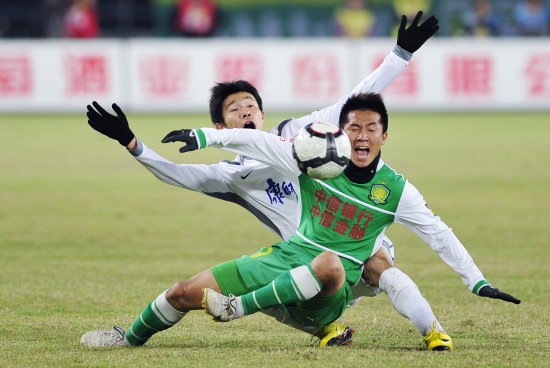 喜忧参半！广东新外援奎恩首秀狂砍27分8板4助攻 力劈篮筐但三分球失准（一喜一忧！广东新援奎恩处子战27分8板4助，攻筐强硬但三分失灵）