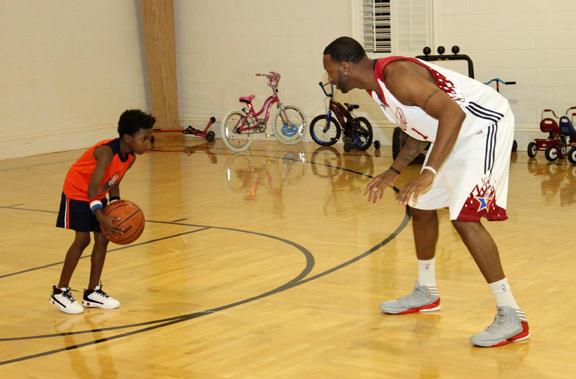 小卡空砍36+7哈登梦游，鲍威尔轰30分手刃旧主，热火送快船5连败（莱昂纳德空砍36+7，哈登失常；鲍威尔30分复仇旧主，热火再送快船五连败）