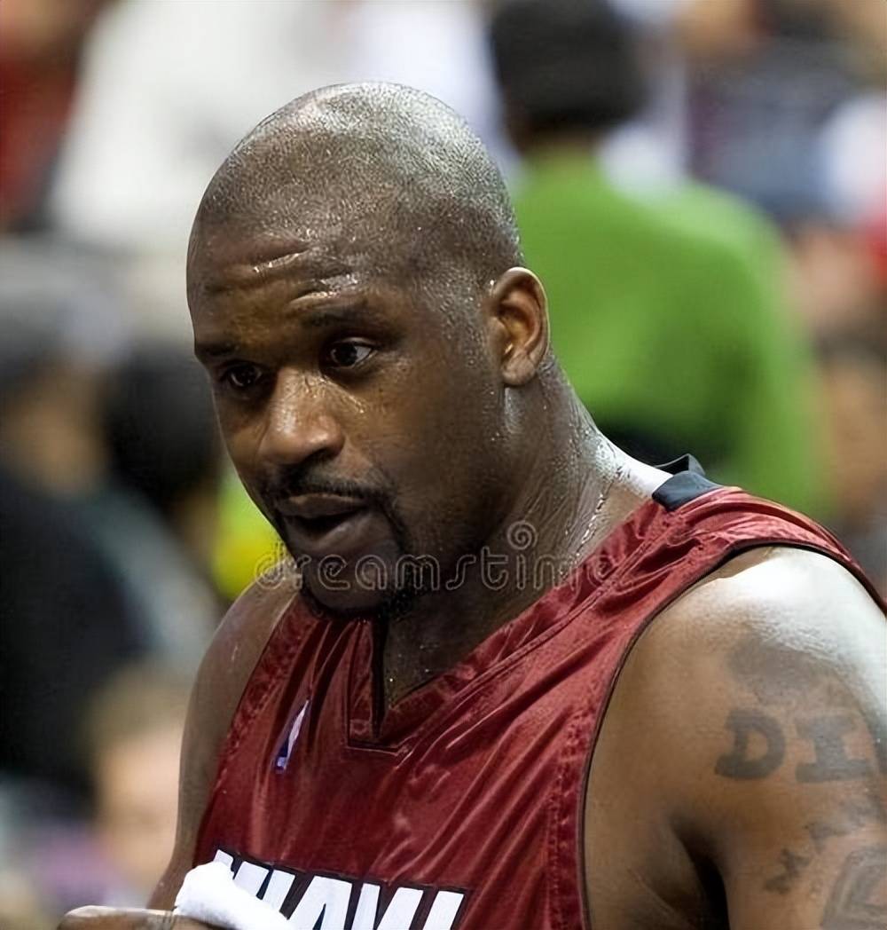 英超半场：布鲁克斯屡失良机，伯恩茅斯暂0-0闷平伯恩利（英超半场战报：布鲁克斯屡失良机，伯恩茅斯暂与伯恩利0-0互交白卷）