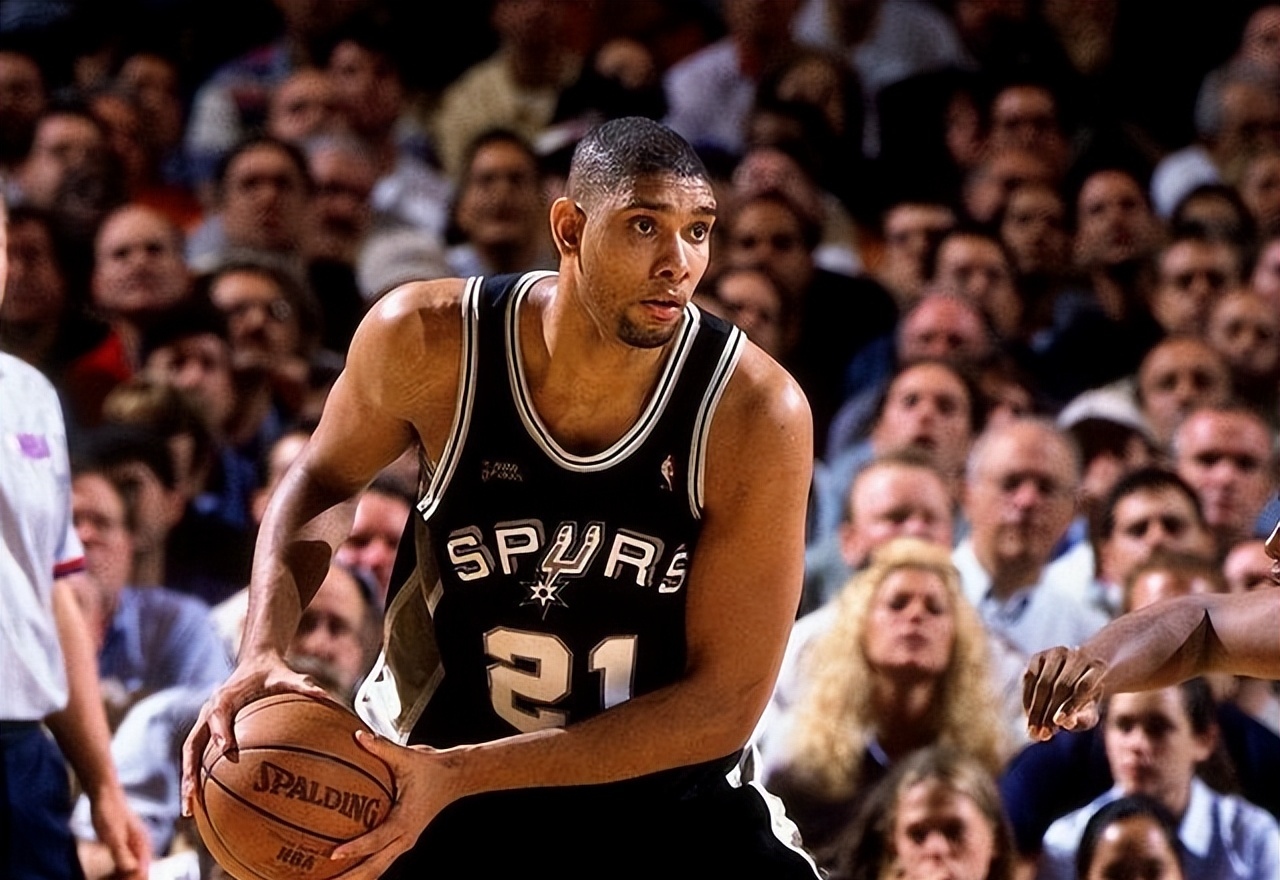 英媒：为抵抗巴萨的兴趣，拜仁将为凯恩提供一份打破限制政策的合同（英媒称为抗衡巴萨追求，拜仁将向凯恩开出打破薪资政策的合同）