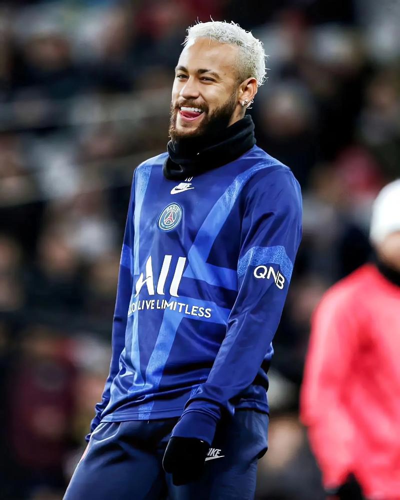 皇马vs塞尔塔：姆巴佩搭档维尼修斯，贝林厄姆、居莱尔出战（皇马迎战塞尔塔：姆巴佩联手维尼修斯，贝林厄姆与居莱尔同场亮相）