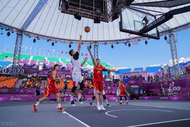 Carry全场！巴恩斯全场14投10中得到27分8篮板（巴恩斯14投10中砍下27分8篮板，高效统治全场）