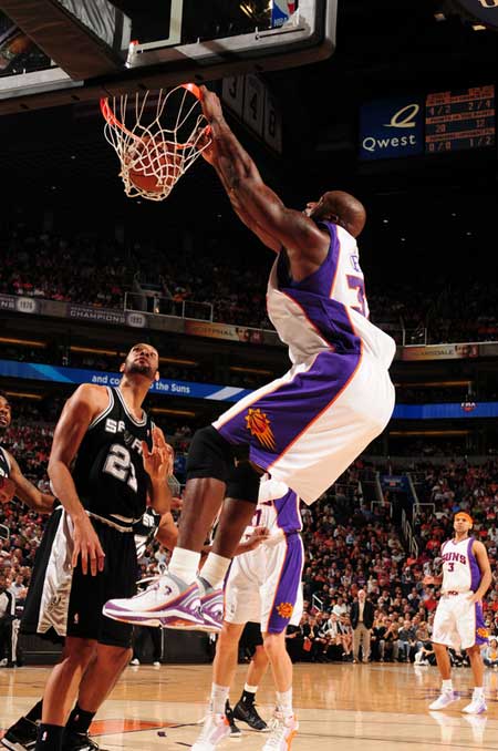 赛事前瞻：雷霆VS太阳，谁将率先挺进半决赛？（焦点之战：雷霆与太阳，谁能率先闯入半决赛？）